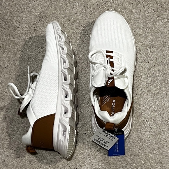 Women’s Nautica comfort sole sneakers - Picture 4 of 4